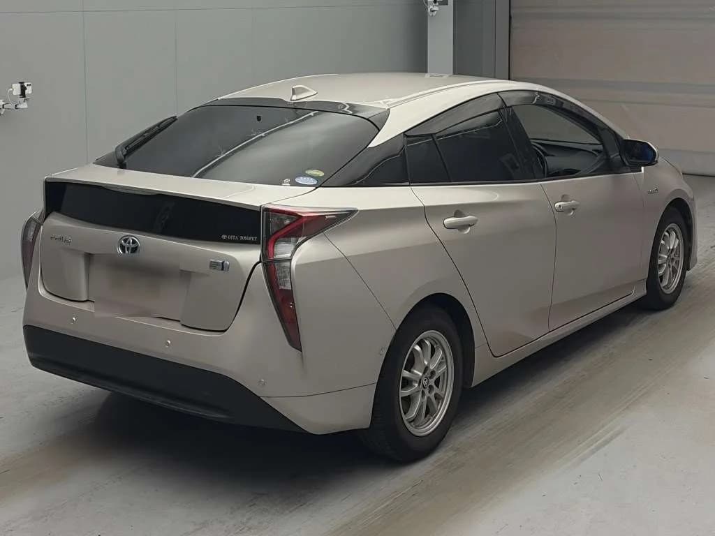 Front exterior view of vehicle