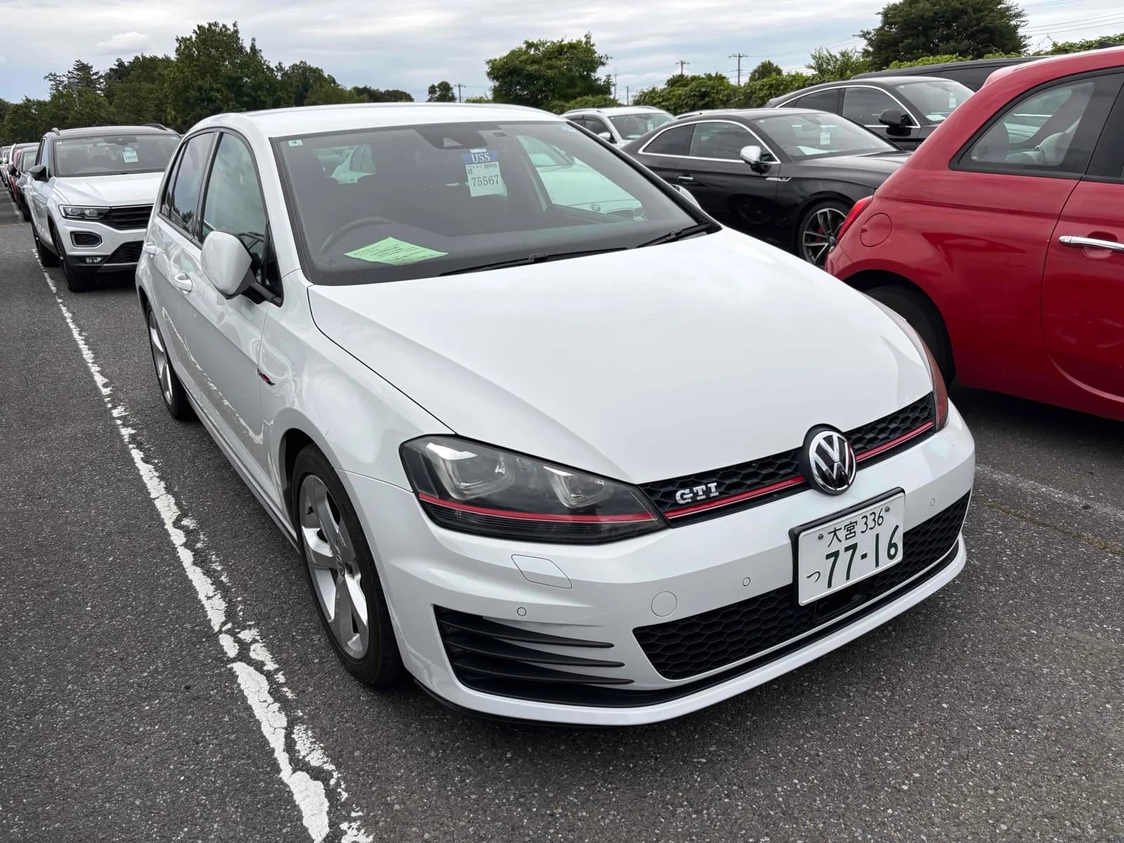 Front exterior view of vehicle