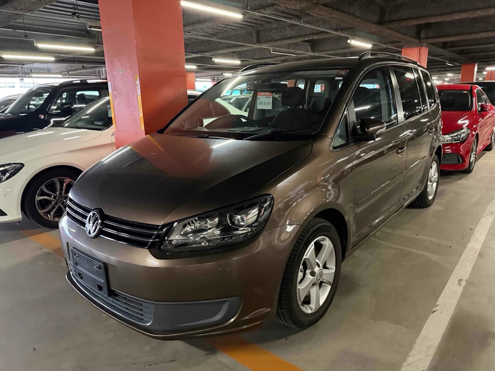Vehicle front-right three-quarter view