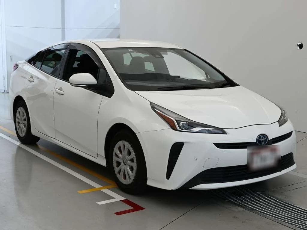 Car photo: ZVW51-6196972
