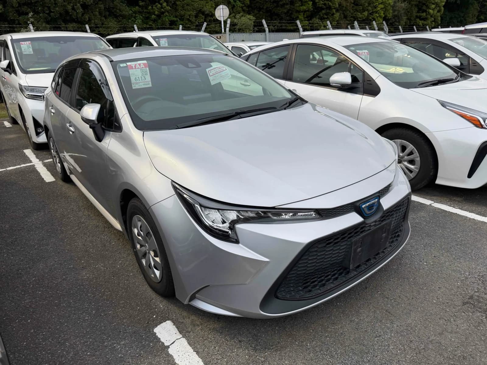 Car photo: ZWE211-6068441