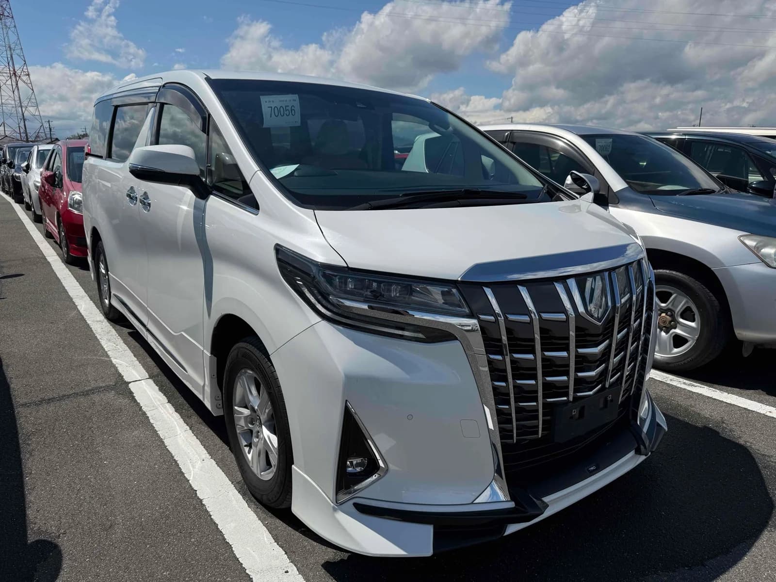 Toyota Harrier luxury SUV front-left three-quarter view