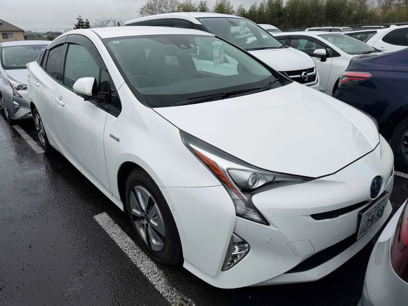 Front exterior view of vehicle