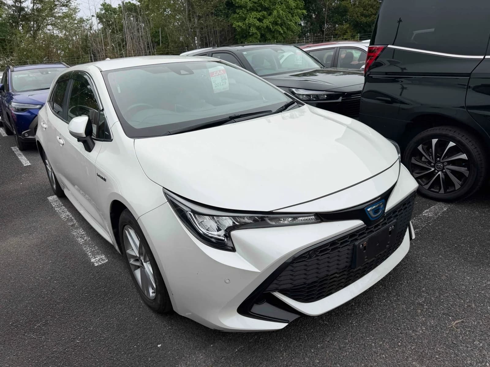 Car photo: ZWE211-1024195