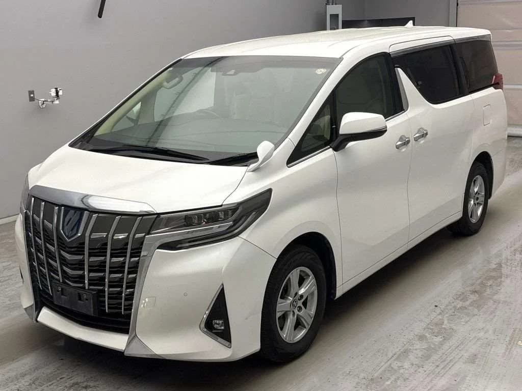 Toyota Harrier luxury SUV front-left three-quarter exterior
