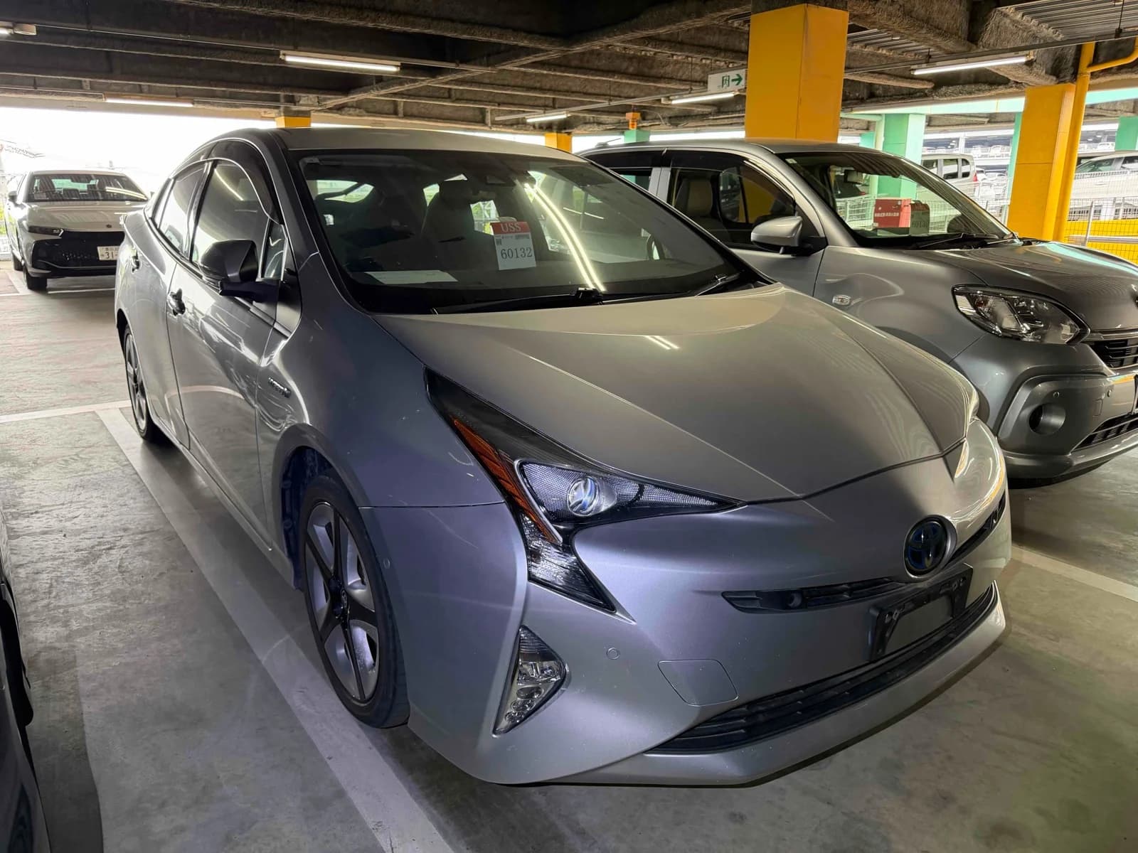 Front exterior view of vehicle