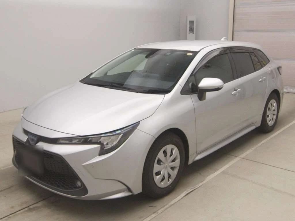 Car photo: ZWE211-6073381
