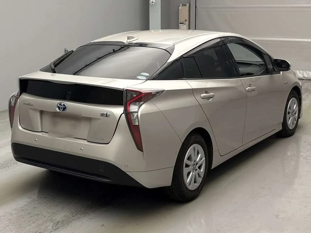 Front exterior view of vehicle