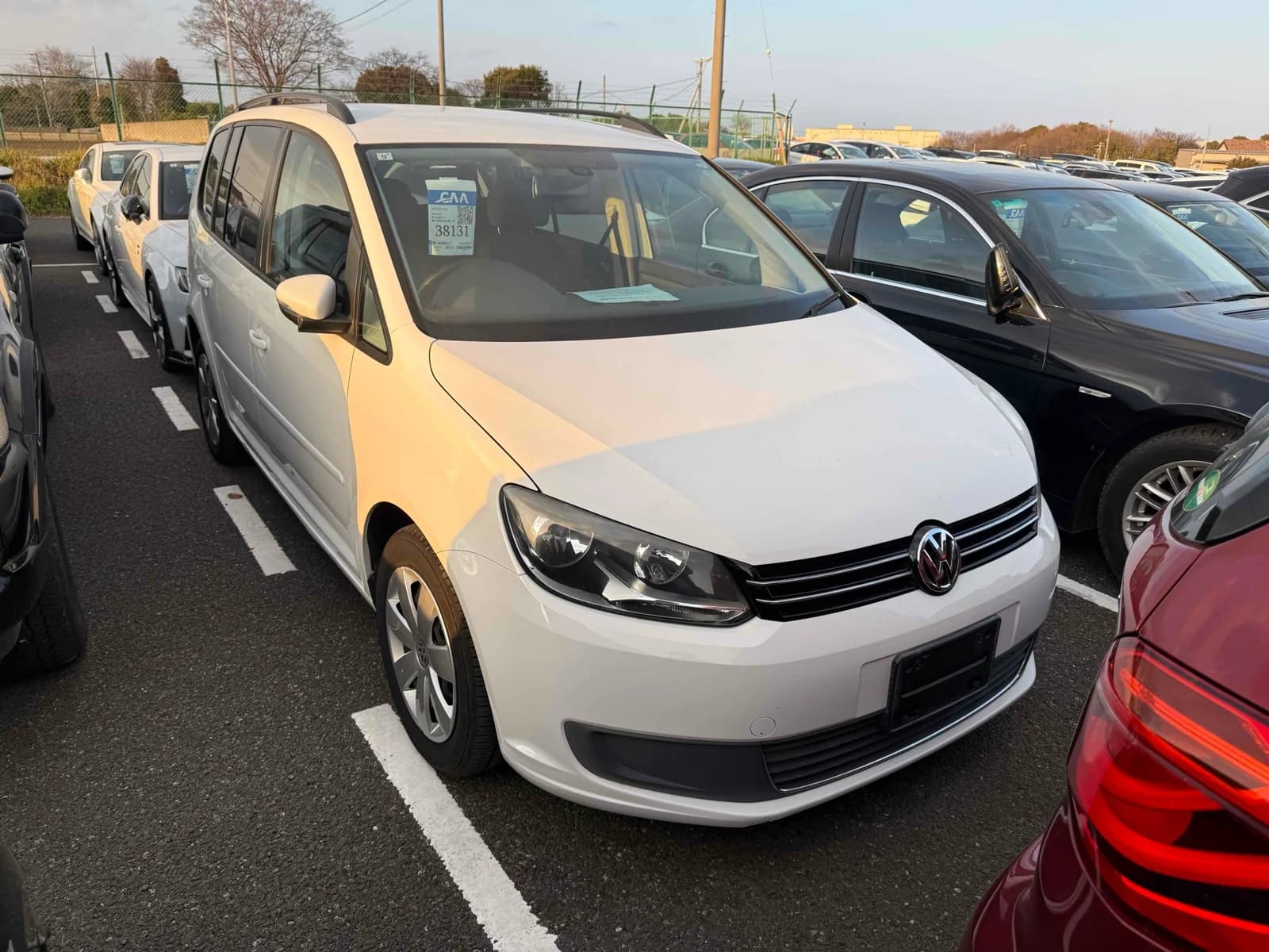 Vehicle front-right three-quarter view