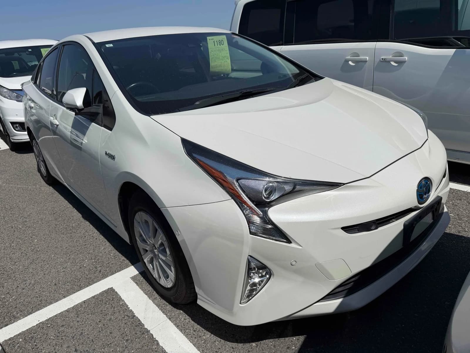 Front exterior view of vehicle