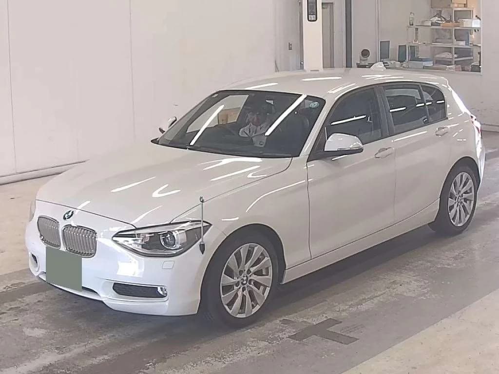 BMW sedan front-left 3/4 view