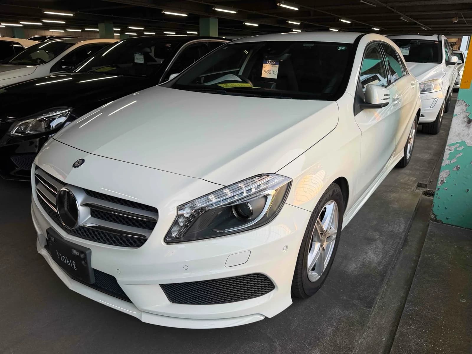 Mercedes sedan front-left 3/4