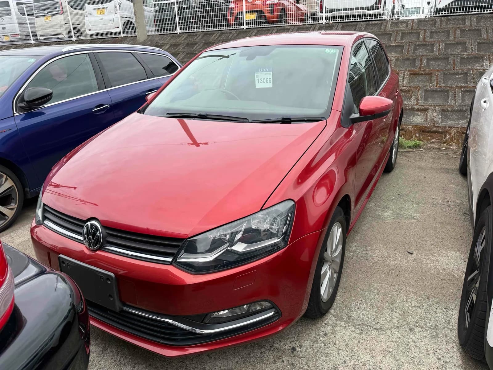 Volkswagen sedan front-left 3/4